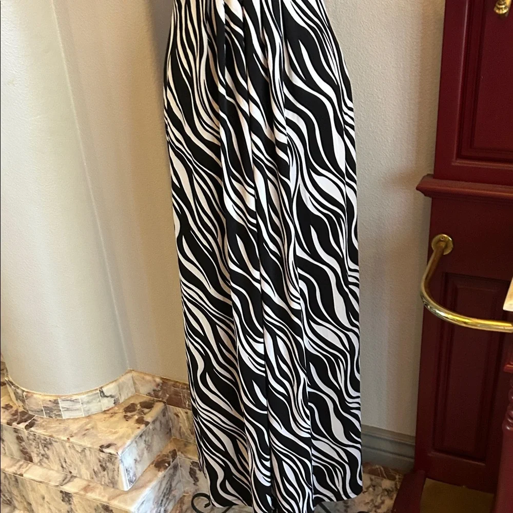 Elegant Black and White Zebra Print Maxi Dress - Picture 6 of 13